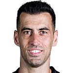  布斯克茨现身巴萨主席投票现场，拉波尔塔热情相伴；昔日搭档重逢，投下关键一票。 体育新闻