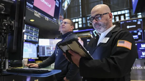  能源供应动荡引发市场震荡；美股尾盘回落，通胀压力与就业数据形成鲜明对比。 股票财经