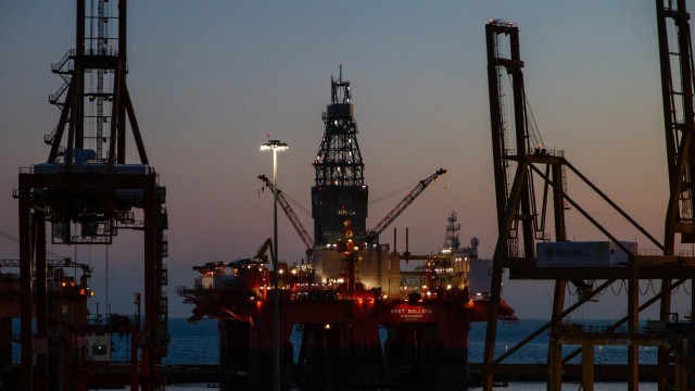 被困海峡的油轮:一场资本市场关于避险的生存实验 股票财经