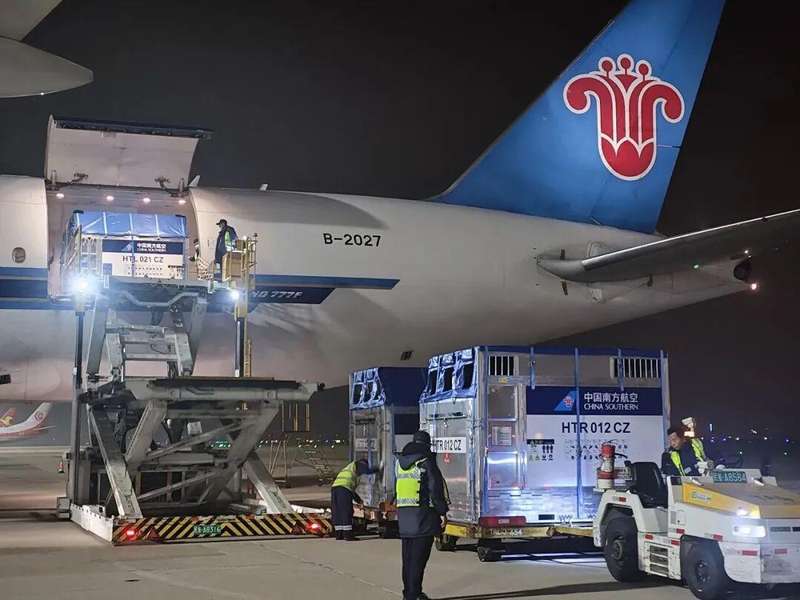  【技术突破】南航折叠马厩首秀：70匹进口赛马如何实现11小时跨国直航 新闻