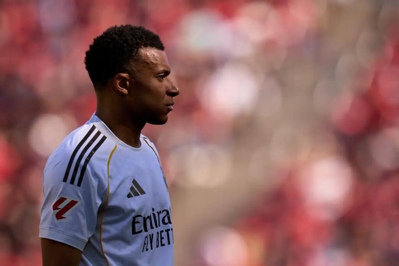 【战术解码】阿韦洛亚的体系整合术：皇马巨星困局的破解之道