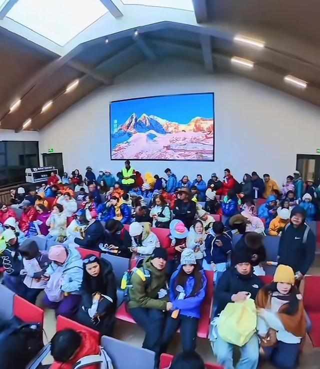  玉龙雪山索道险情深度复盘：高海拔极端天气下的运营安全警示录 新闻